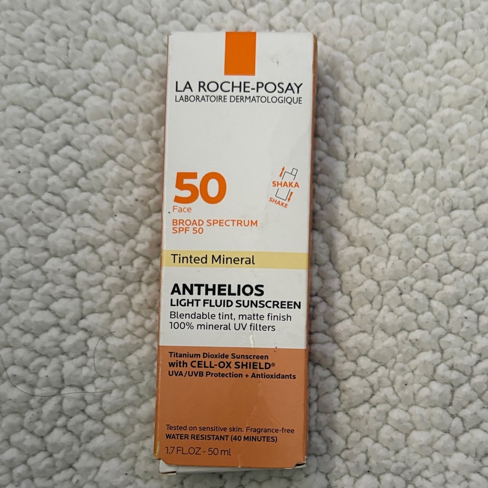 La Roche-Posay Anthelios SPF 50 Tinted  mineral Sunscreen
